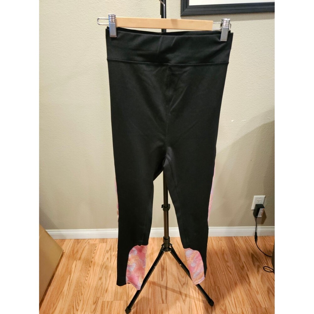 POP Fit Black Leggings with Pink Patterned Panels